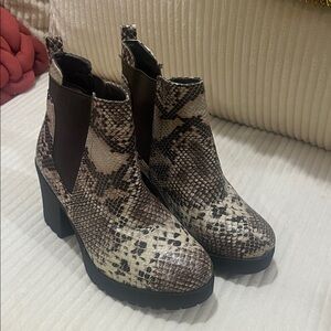 Elegant Snakeskin Heeled Boots